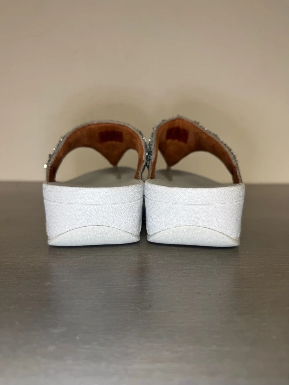 FitFlop Fleur Silver/Pewter Flower Comfort Wedge Flip Flop Thong Sandals US 8